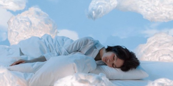 Las consecuencias de dormir con lentillas