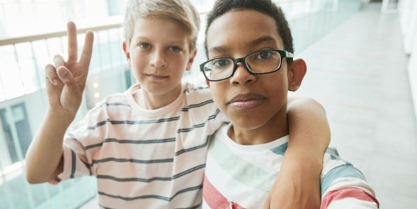 Frenar la miopía, más fácil que nunca con lentillas