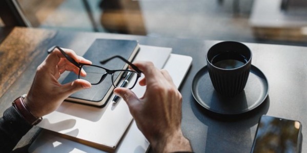 Cómo limpiar las gafas correctamente, trucos