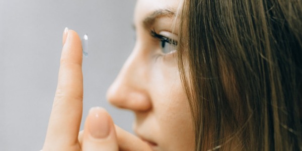 Cómo evitar romper una lentilla. ¿Por qué a veces rompen?