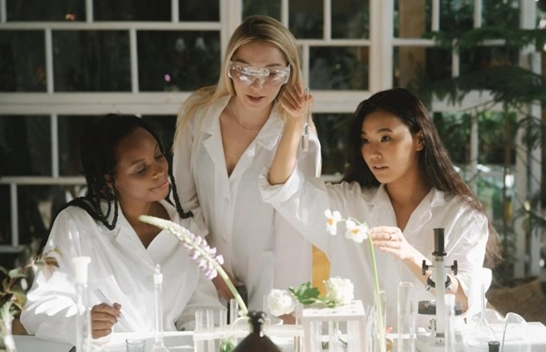 ¿Es mejor usar gafas o lentillas para trabajar?