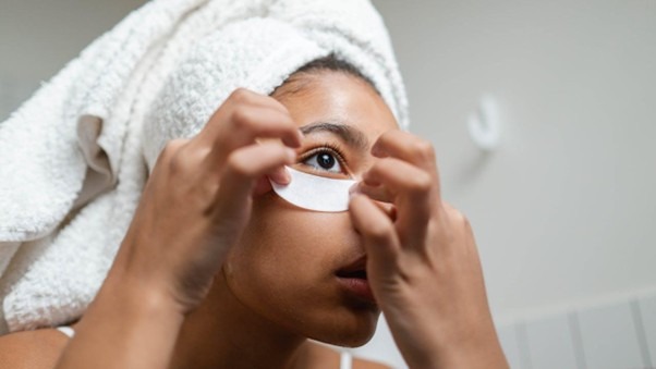 Cómo sacar una lentilla perdida en el ojo en 8 pasos